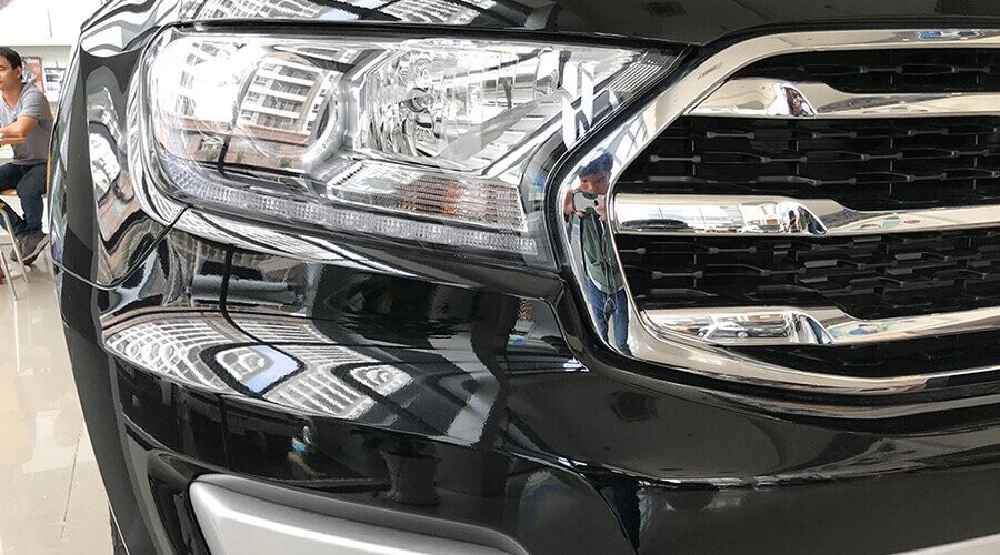 Ford Everest có cụm đèn trước LED