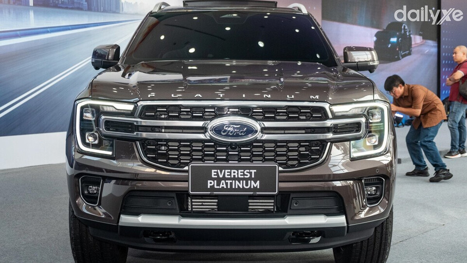 Lưới tản nhiệt Ford Everest Platinum mang phong cách DNA