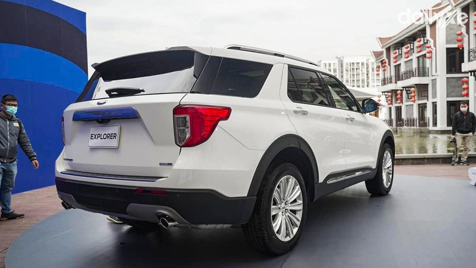 Đuôi xe Ford Explorer toát lên vẻ mạnh mẽ