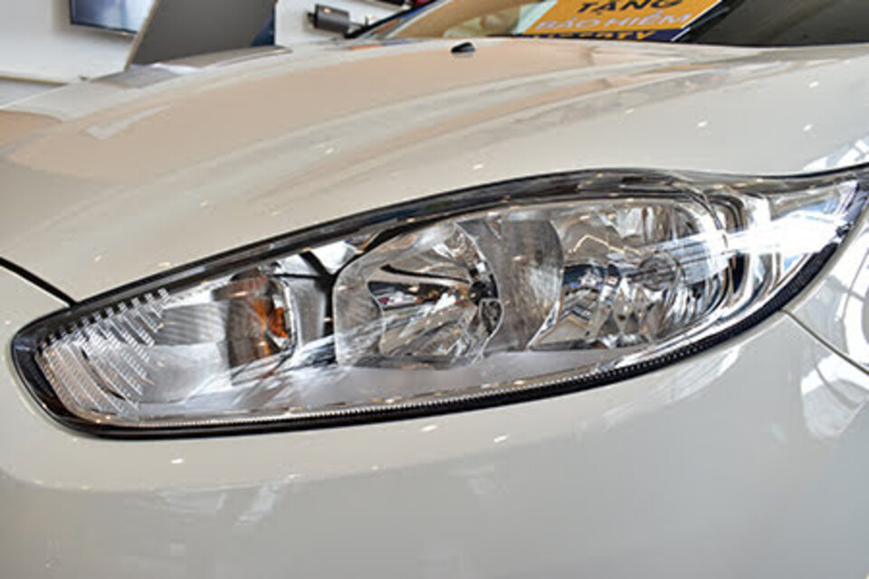 Đèn pha Halogen được thiết kế tinh tế Đèn pha Halogen được thiết kế tinh tế