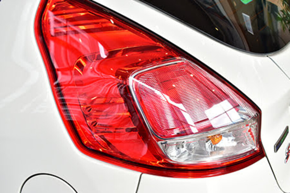 Cụm đèn hậu được thiết kế tinh sảo Cụm đèn hậu được thiết kế tinh sảo