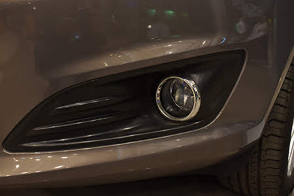 Đèn sương mù và hốc gió viền crôm