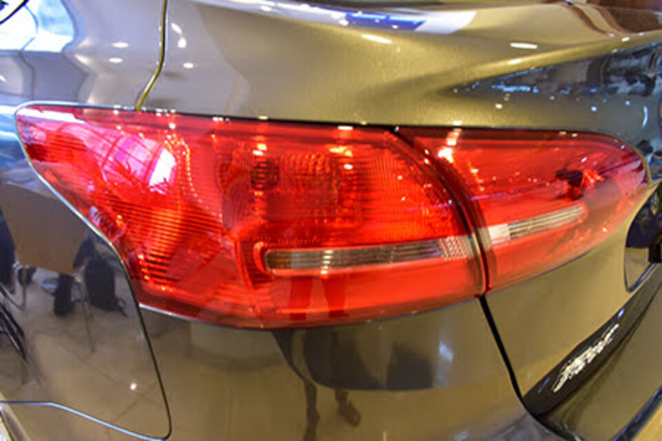 Cụm hậu LED tạo nên từ các đường uốn lượn sắc nét