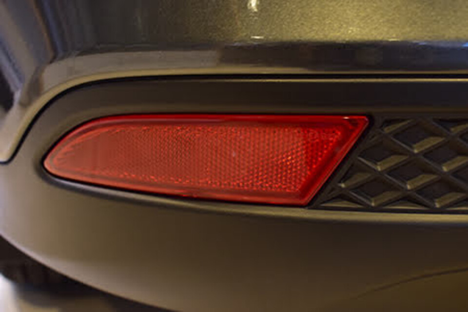 Cụm hậu LED tạo nên từ các đường uốn lượn sắc nét