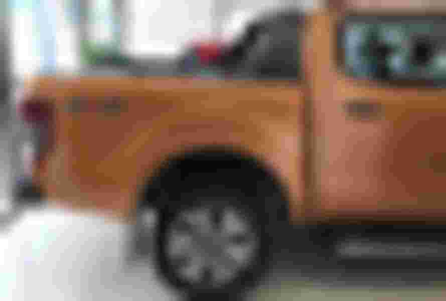 Ngoại thất Ford Ranger XLT 2.2L 4X4 MT - Hình 9