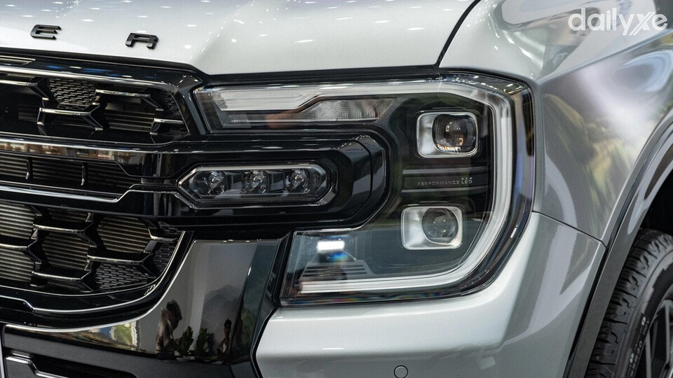 Cụm đèn chiếu sáng Ford Ranger sử dụng công nghệ tiên tiến