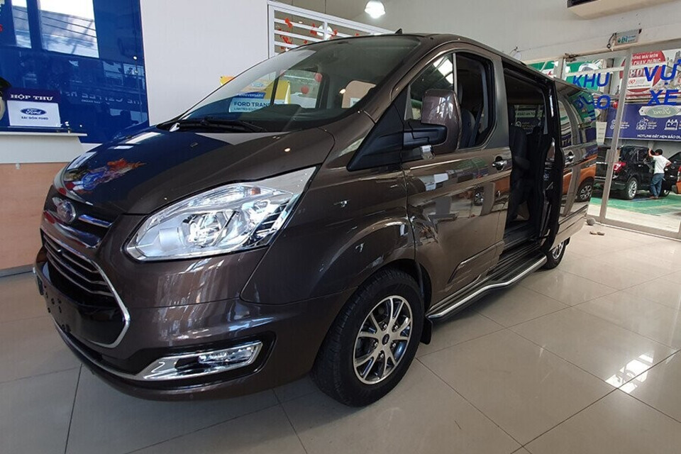 Ford Tourneo Titanium mang vẻ đẹp năng động Ford Tourneo Titanium mang vẻ đẹp năng động