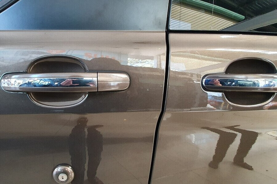 Thiết kế tay nắm cửa cùng màu thân xe Thiết kế tay nắm cửa cùng màu thân xe