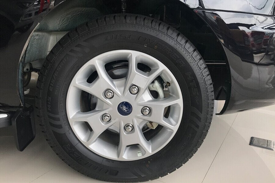 Xe sử dụng bộ mâm trên bản số sàn tiêu chuẩn Xe sử dụng bộ mâm trên bản số sàn tiêu chuẩn