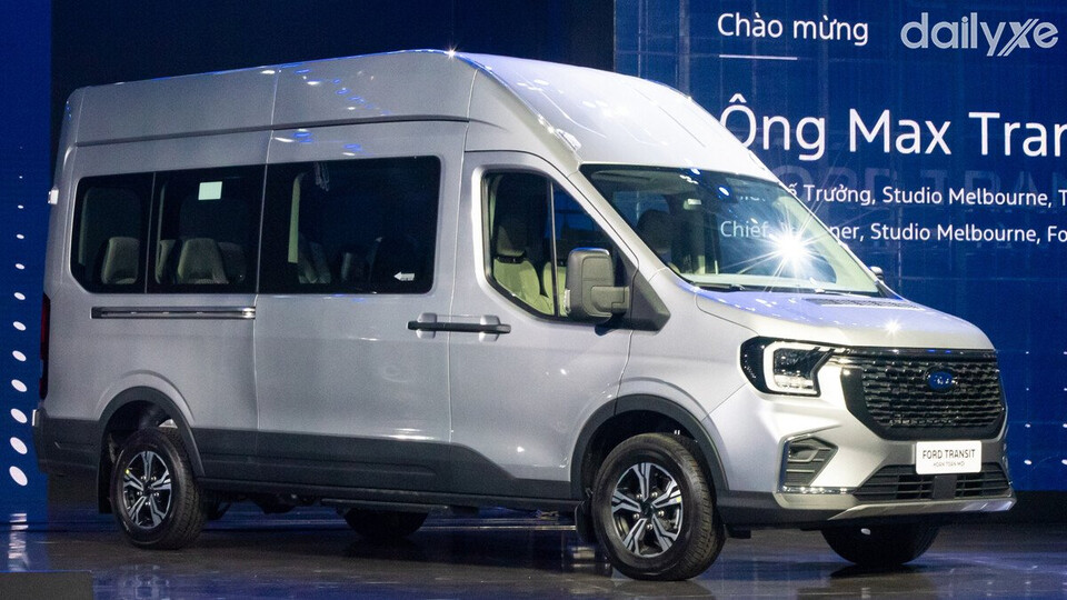 Thiết kế xe liền mạch với những đường nét vuốt dọc theo thân xe mạnh mẽ sử dụng cửa trượt điện