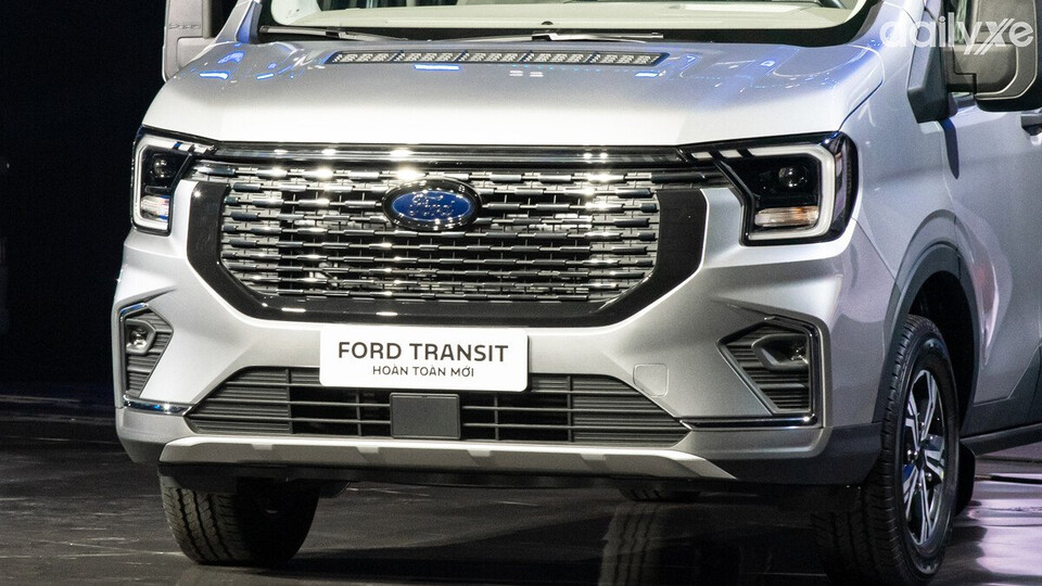 Lưới tản nhiệt mới mạ chrome sang trọng và tinh tế