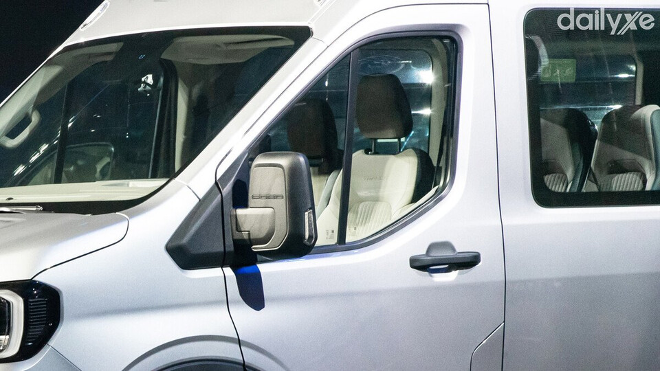 Gương chiếu hậu ngoài chỉnh điện và gập điện