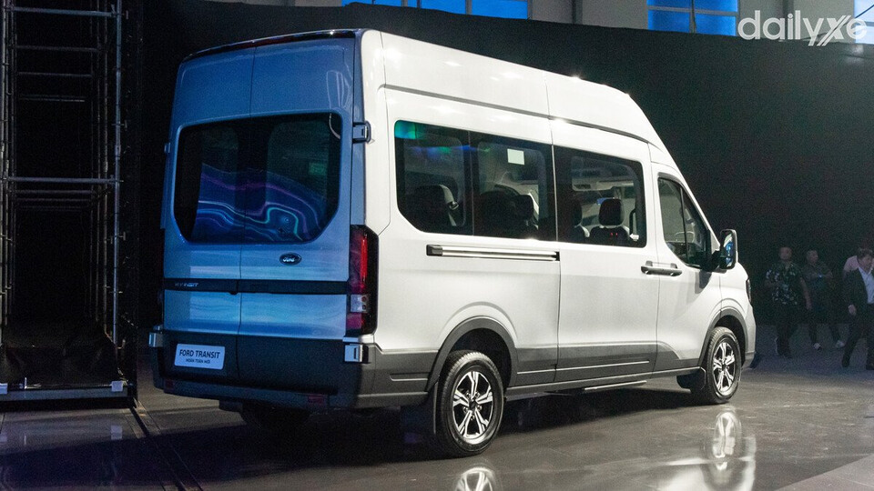 Cụm đèn hậu kiểu dáng mới kết hợp cụm đèn hậu LED