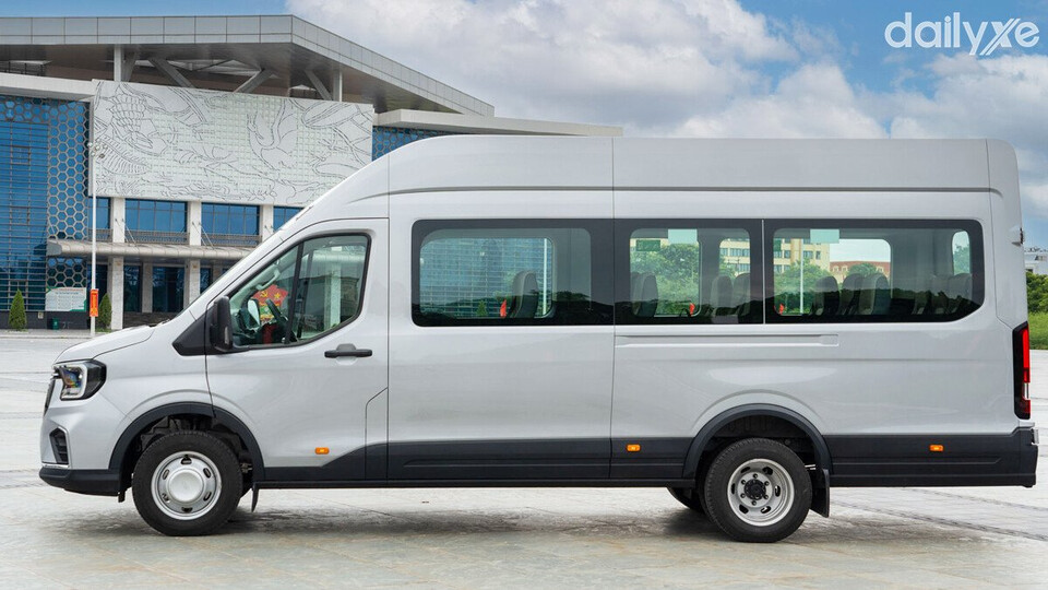 Hệ thống kính xe tối màu tạo sự riêng tư cho người ngồi