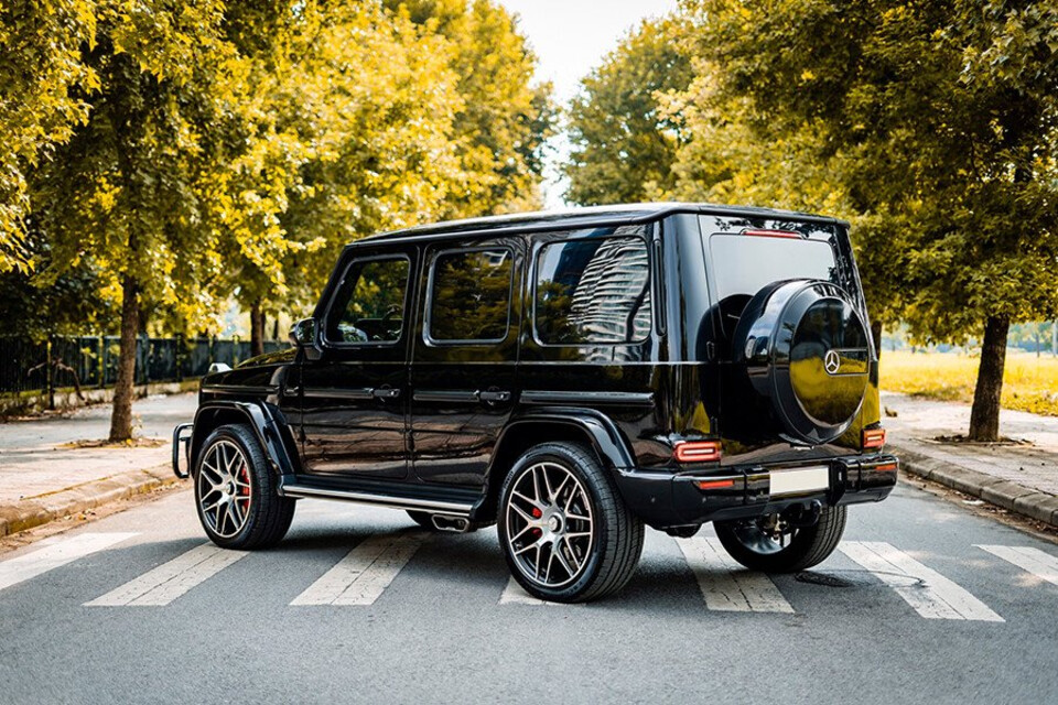 Đuôi xe thiết kế sang trọng