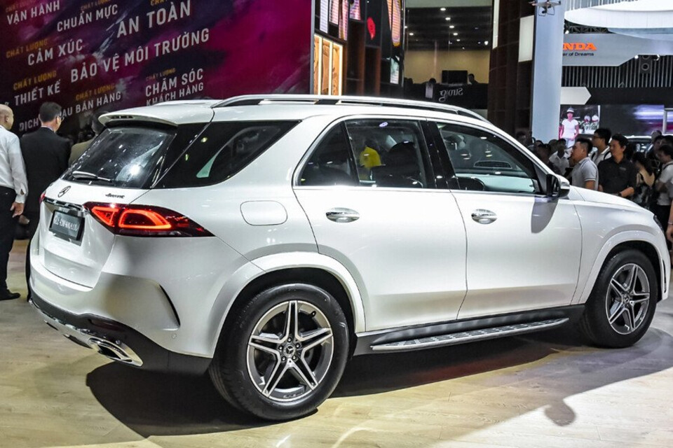 Thân xe Mercedes GLE thiết kế mềm mại đầy ấn tượng