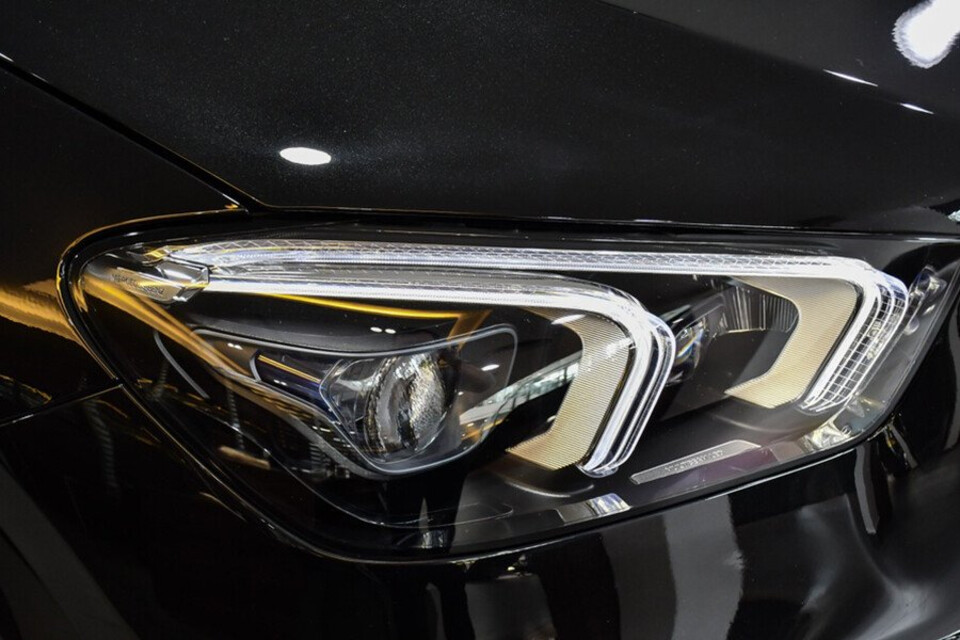 Cụm đèn trước LED