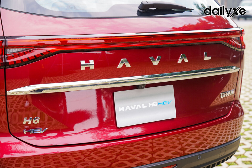 Dòng chữ “HAVAL” to bản nằm ở trung tâm