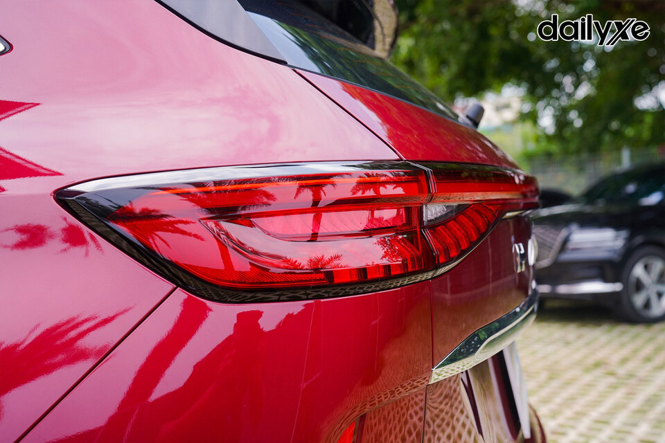 Haval H6 Hybrid có cụm đèn hậu kiểu đèn LED cầu mây xuyên thấu