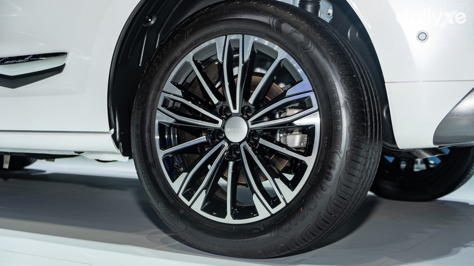 Mâm xe đa chấu thu hút ánh nhìn khi chuyển động