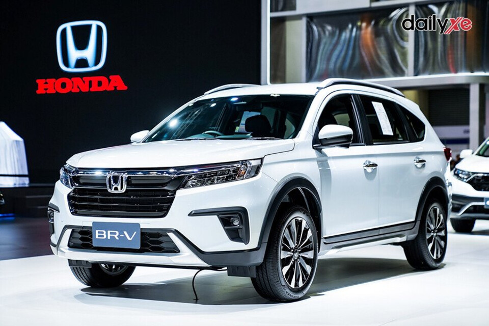 Tổng thể ngoại hình xe Honda BR-V trông mạnh mẽ và hiện đại