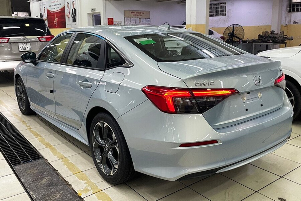 Đuôi xe thiết kế sang trọng