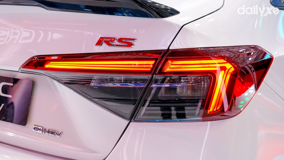 Đèn hậu Honda Civic sử dụng công nghệ LED cùng thiết kế đặc trưng