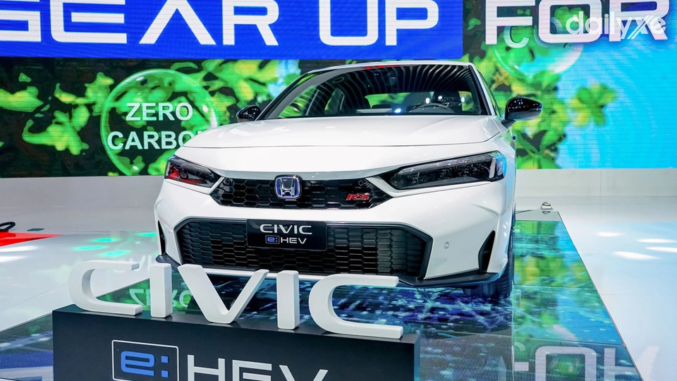Lưới tản nhiệt cỡ lớn hình lục giác nổi bật