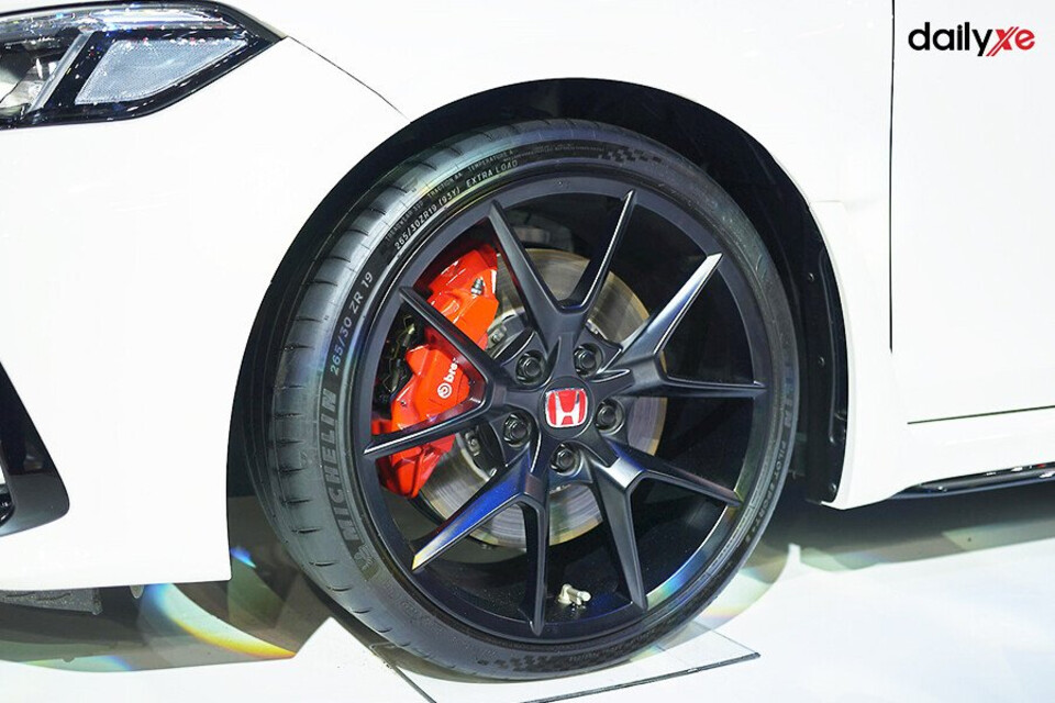 La-zăng 19 inch phối màu đỏ-đen