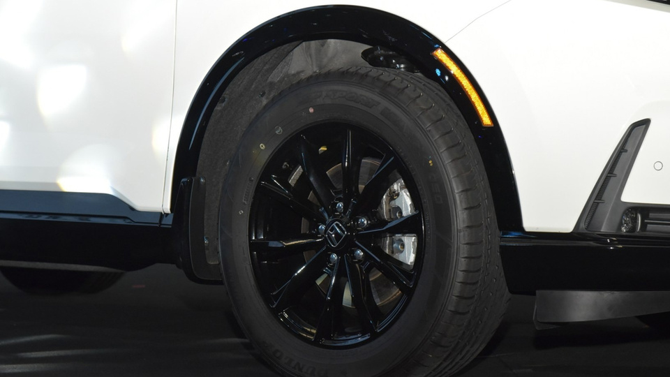 Mâm xe hợp kim đa chấu, kích thước 18 inch