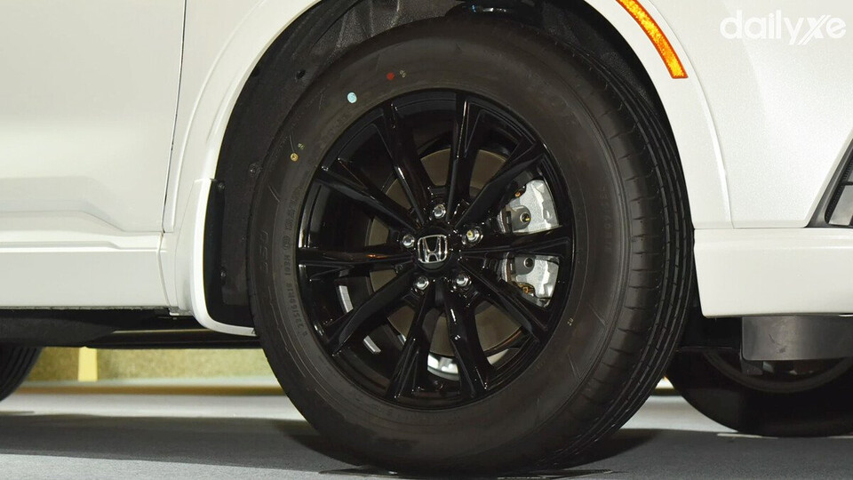 Mâm xe hợp kim đa chấu, kích thước 18 inch