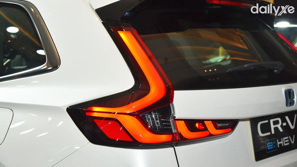 Cụm đèn hậu dạng LED hình chữ L sang trọng