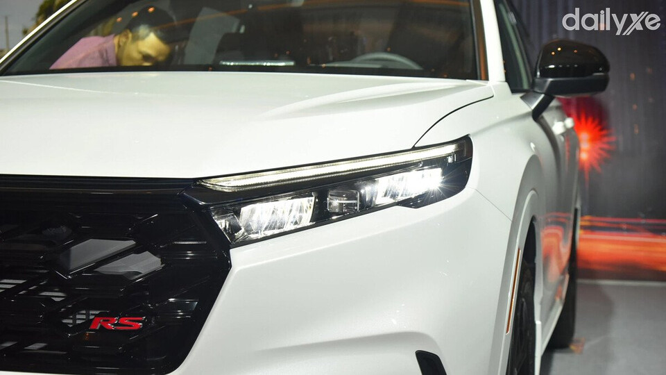 Honda CR-V trang bị cụm đèn trước công nghệ LED sắc nét
