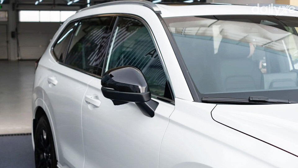 Gương chiếu hậu ốp màu đen bóng cá tính