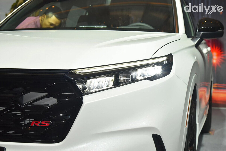 Xe được trang bị hệ thống đèn LED phía trước