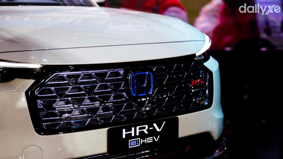 Lưới tản nhiệt bản lớn bề thế