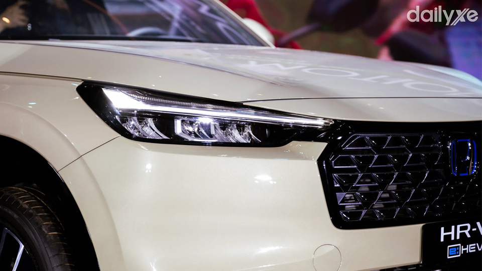 Đèn chiếu sáng sắc sảo kiểu dáng xéo lên