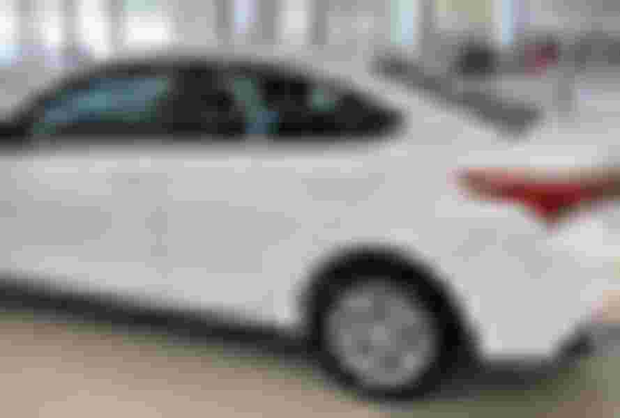 Ngoại thất Hyundai Accent 1.4 MT - Hình 8