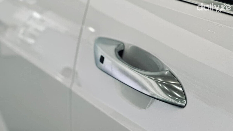 Tay nắm cửa mạ Chrome sang trọng