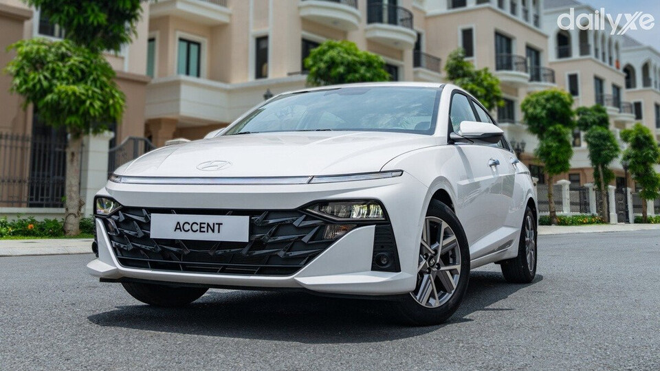 Xe có kích thước lớn cùng 7 tùy chọn màu sắc ngoại thất