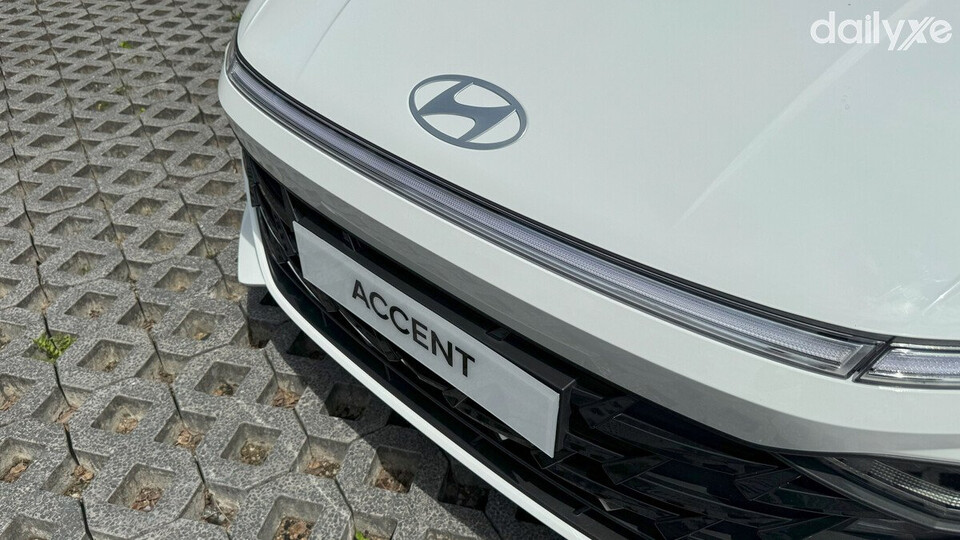 Lưới tản nhiệt mạ crom màu đen dạng tham số