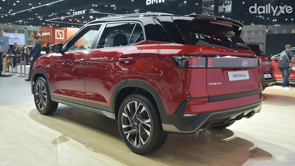 Đuôi xe thiết kế gọn gàng và tinh tế