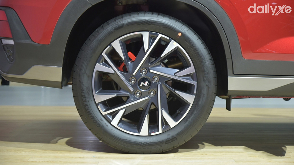 Mâm xe kích thước lớn chuyển động thu hút