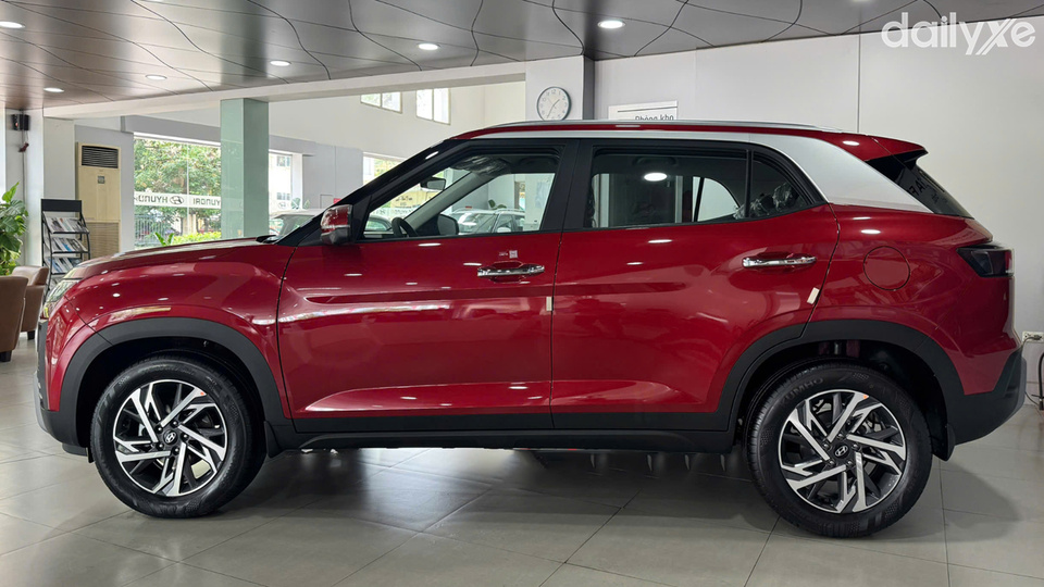 Đường gân dập nổi kéo dài dọc thân xe tạo cảm giác trẻ trung