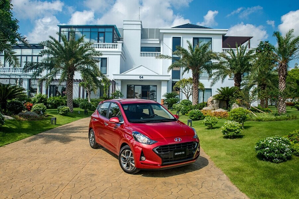 Hyundai i10 không phù hợp di chuyển ngoài khu vực đô thị động cơ thiếu sức mạnh khi đi trên địa hình gồ ghề