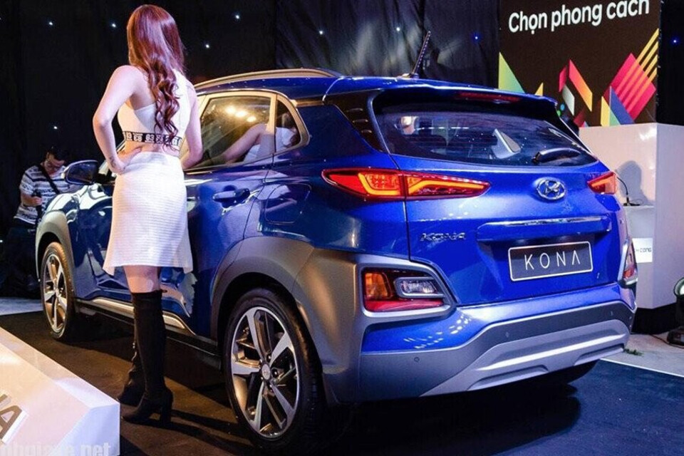 Đuôi xe thiết kế mạnh mẽ Đuôi xe thiết kế mạnh mẽ