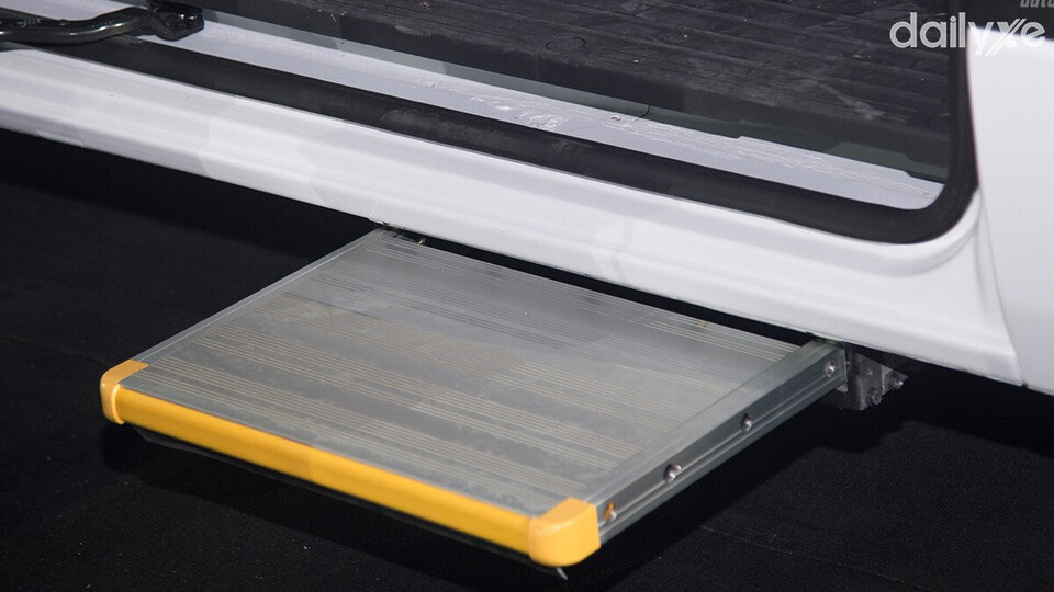 bậc đỡ chân phía trước