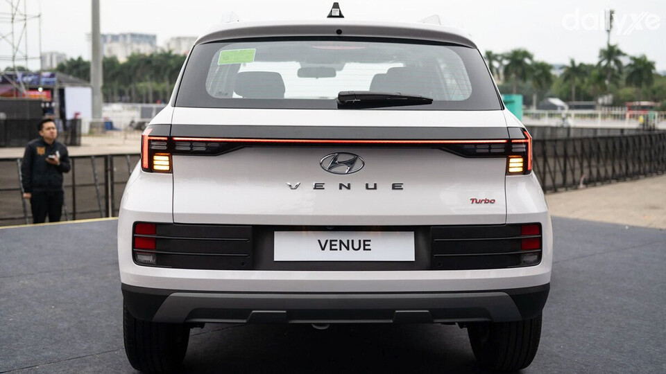Đuôi xe Hyundai Venue thể hiện sự trẻ trung, năng động