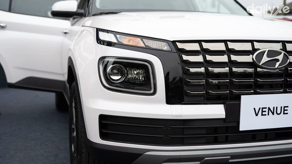 Cụm đèn chiếu sáng dạng Bi-LED hiện đại