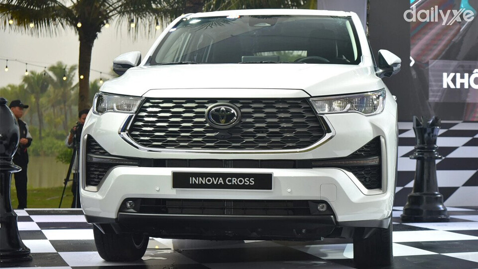 Toyota Innova là một trong những dòng xe 7 chỗ giá 700-800 nên mua